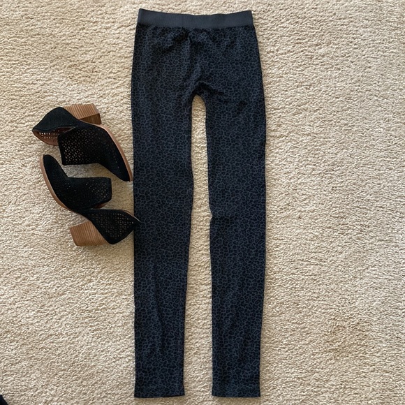 Black & Grey Animal Print Leggings - Picture 3 of 4